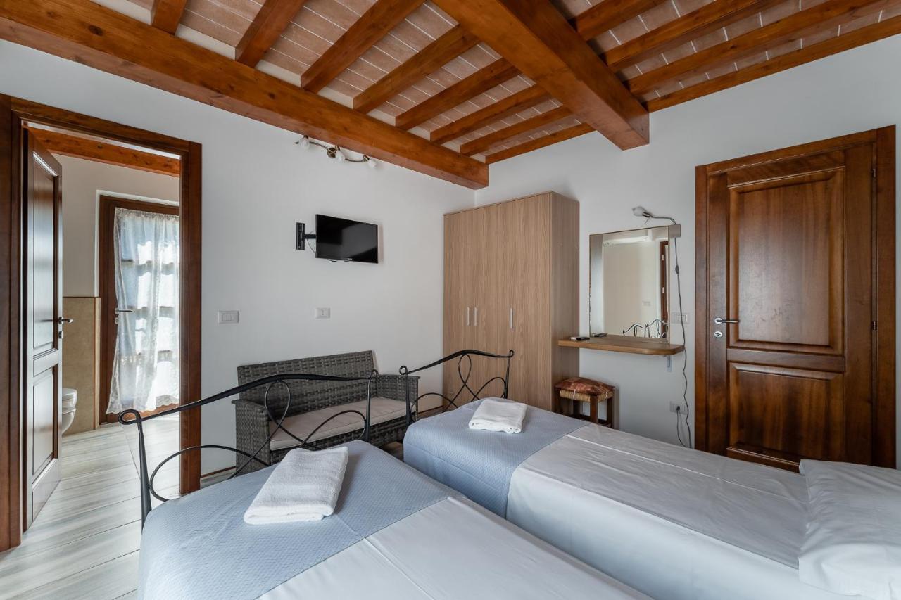 Hotel Delfino Procchio  Exterior photo