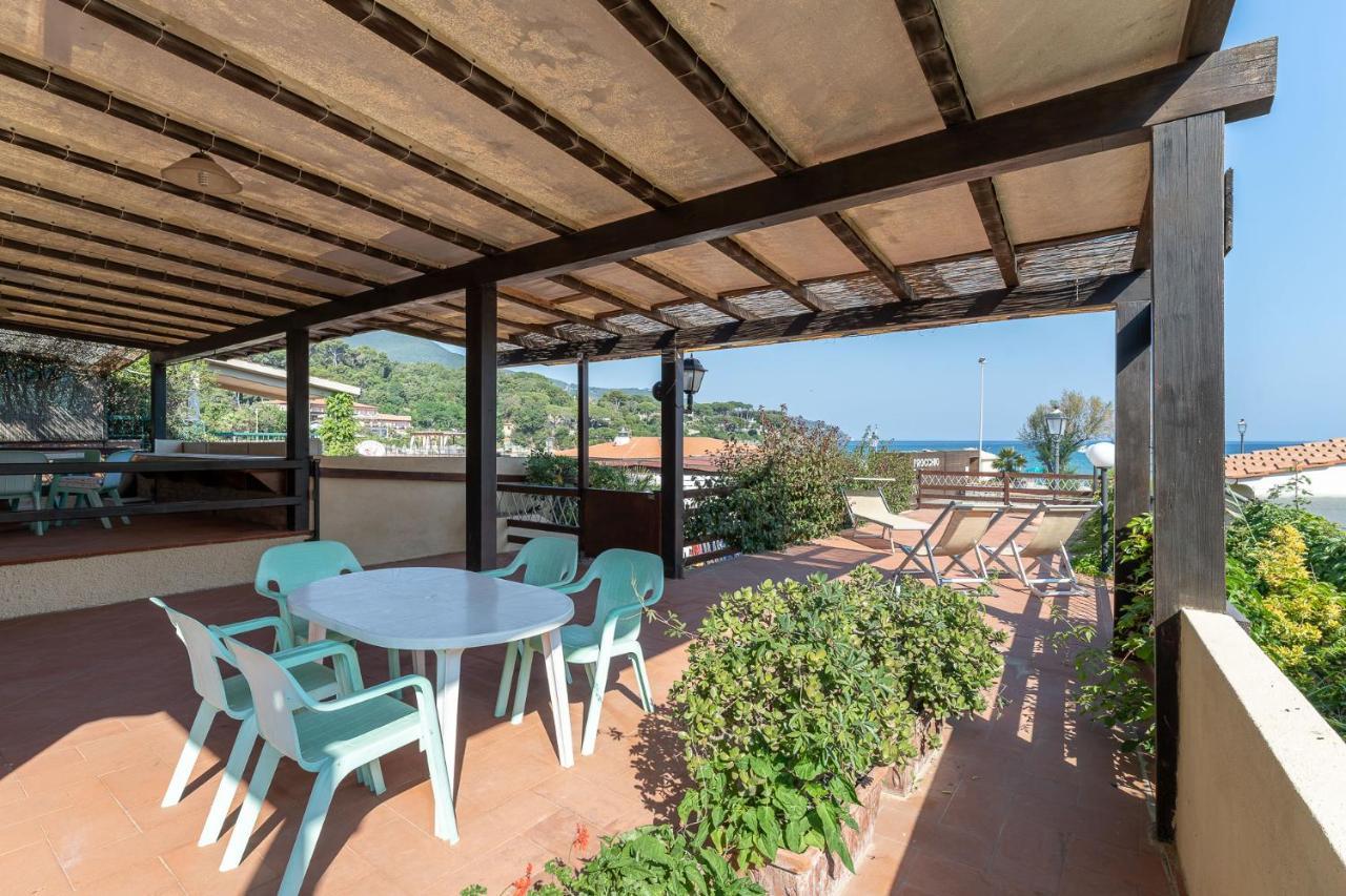 Hotel Delfino Procchio  Exterior photo