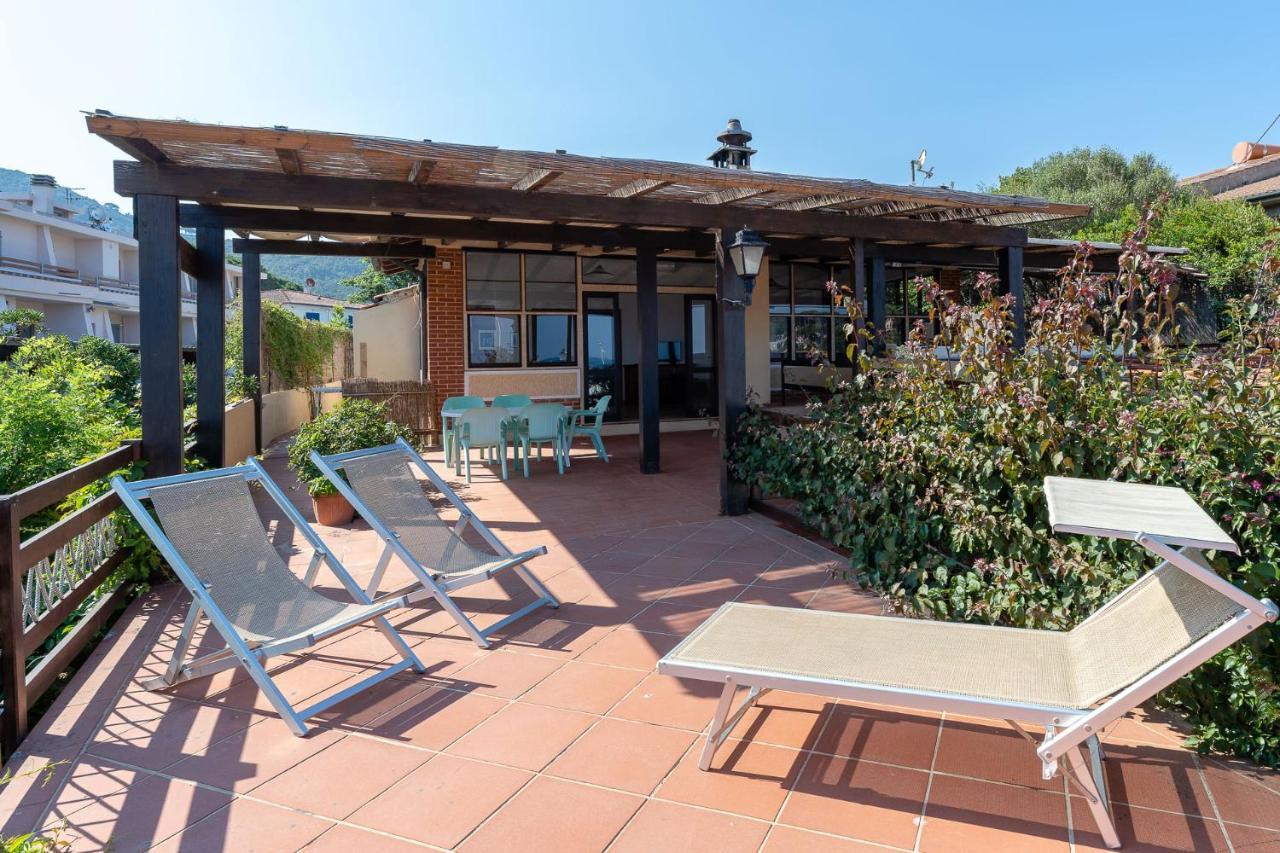 Hotel Delfino Procchio  Exterior photo