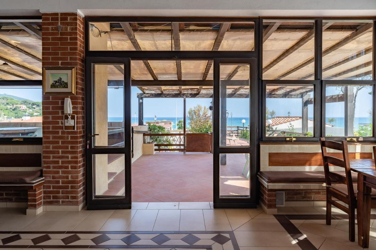 Hotel Delfino Procchio  Exterior photo