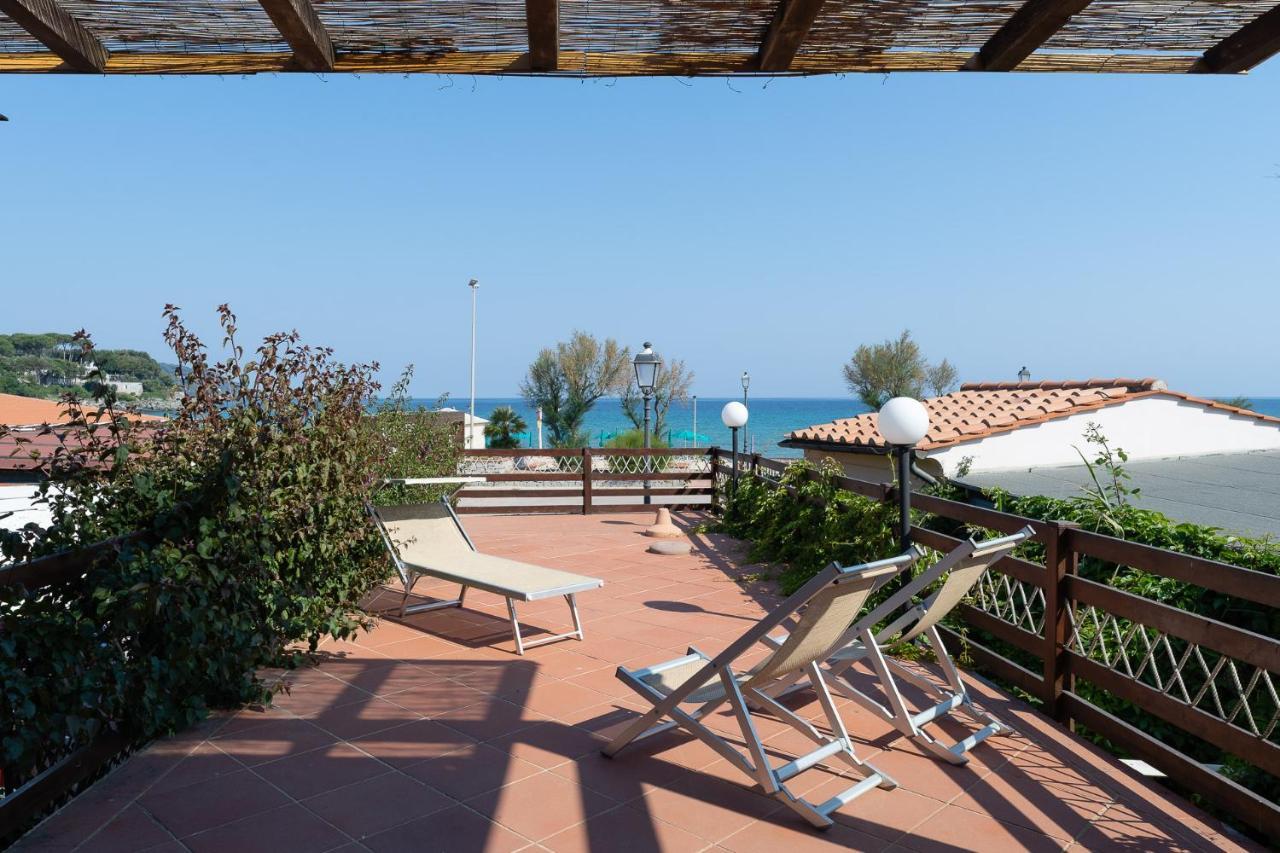 Hotel Delfino Procchio  Exterior photo