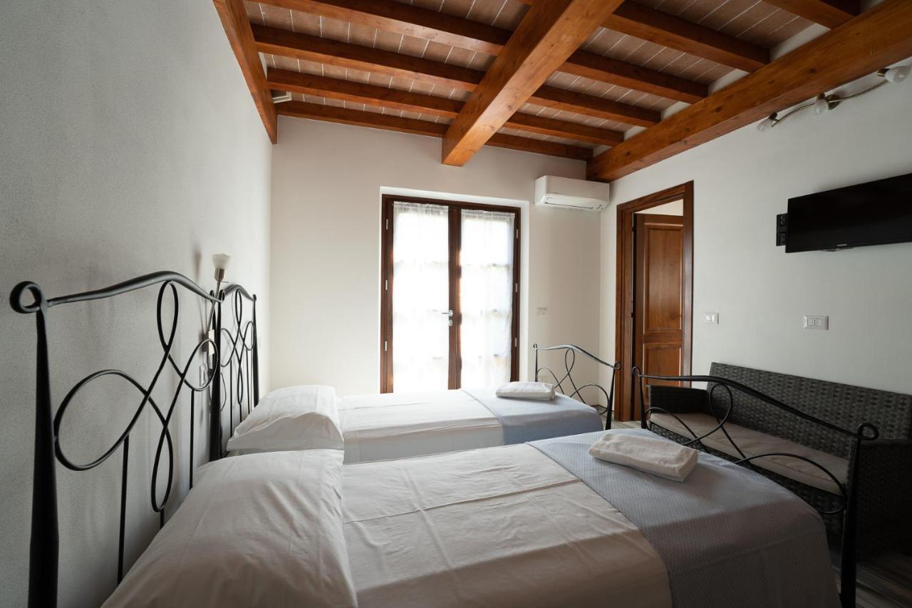 Hotel Delfino Procchio  Exterior photo