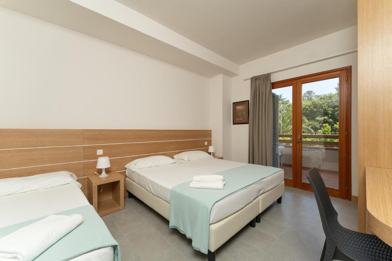 Hotel Delfino Procchio  Exterior photo
