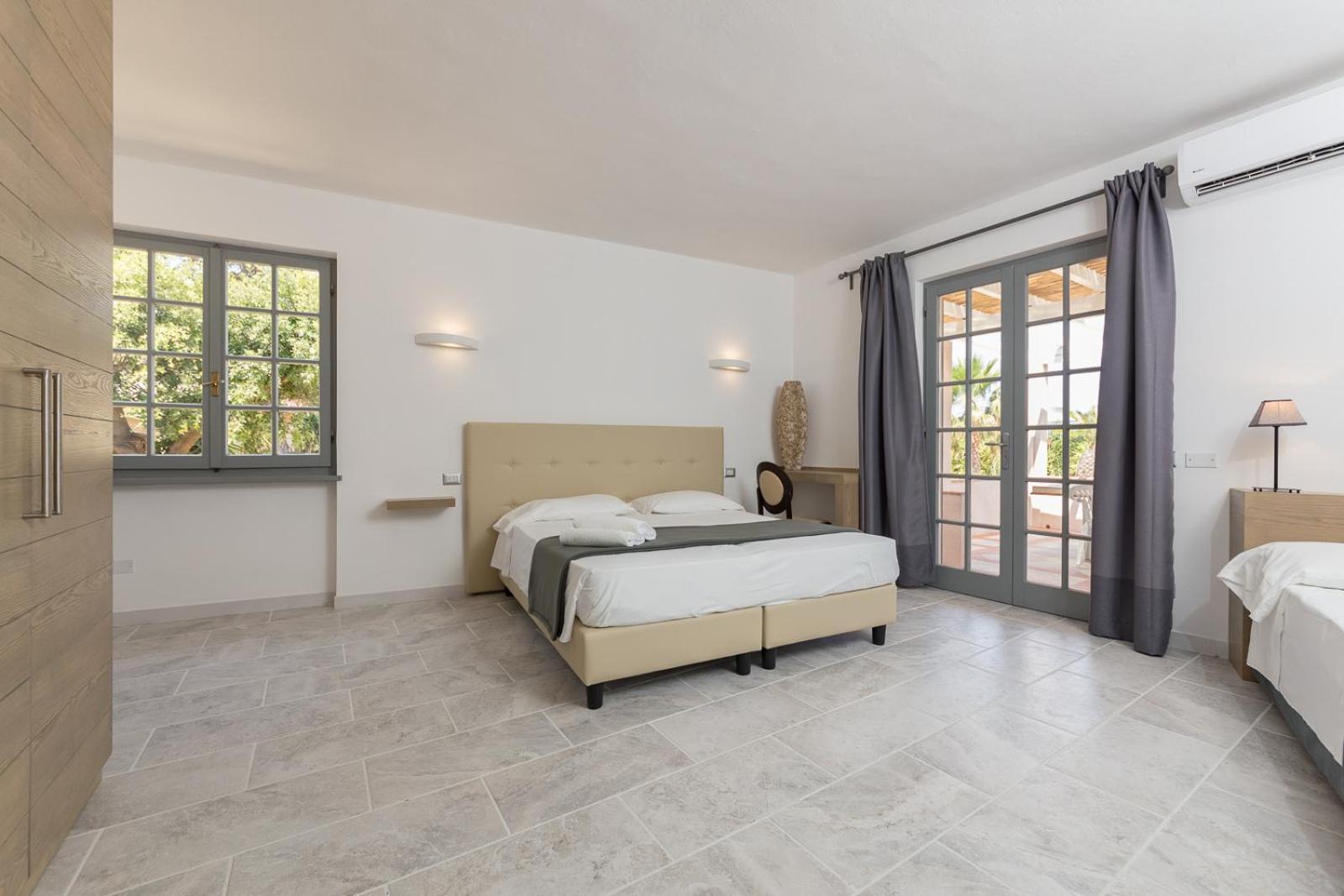 Hotel Delfino Procchio  Exterior photo