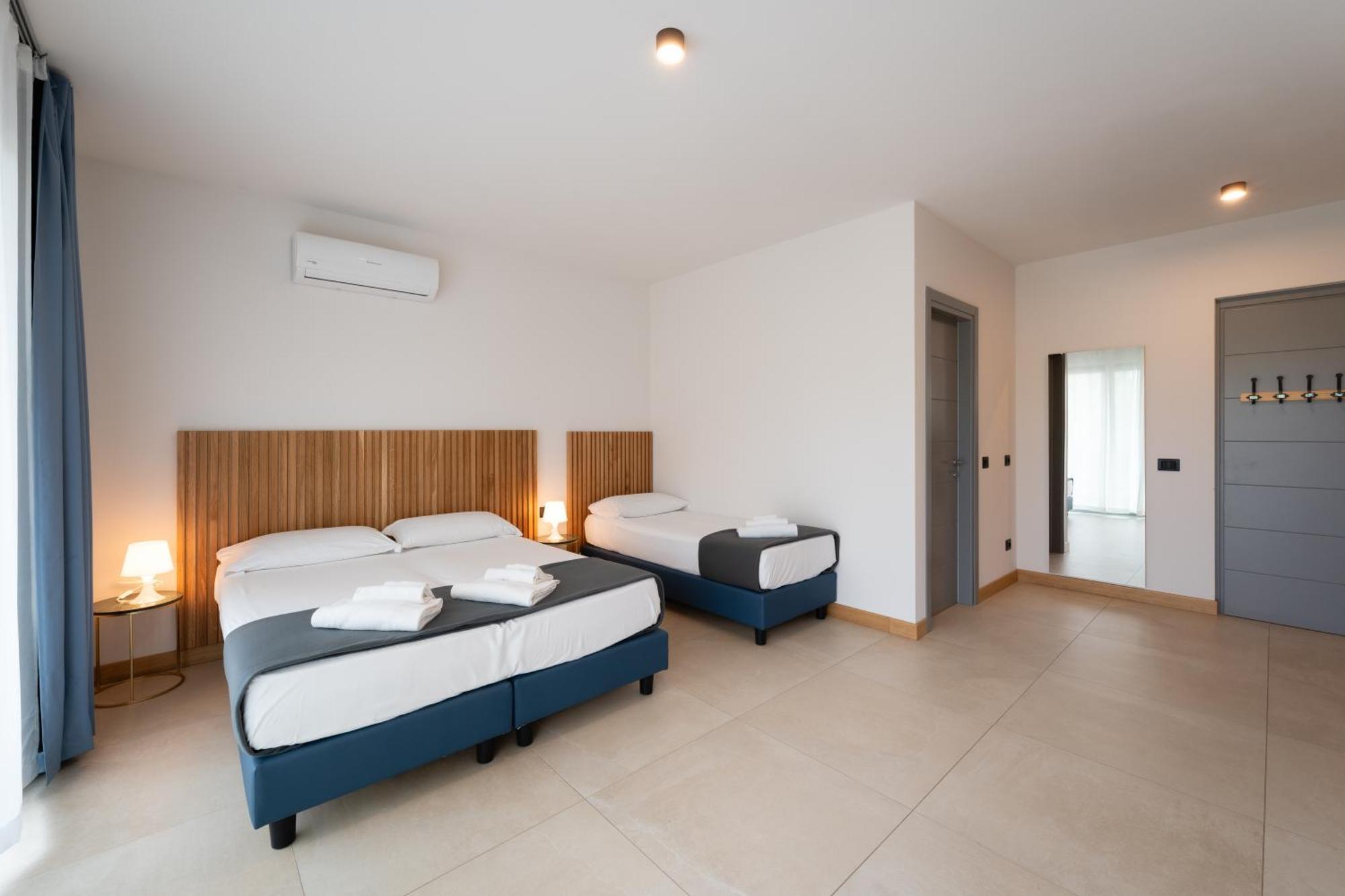 Hotel Delfino Procchio  Exterior photo