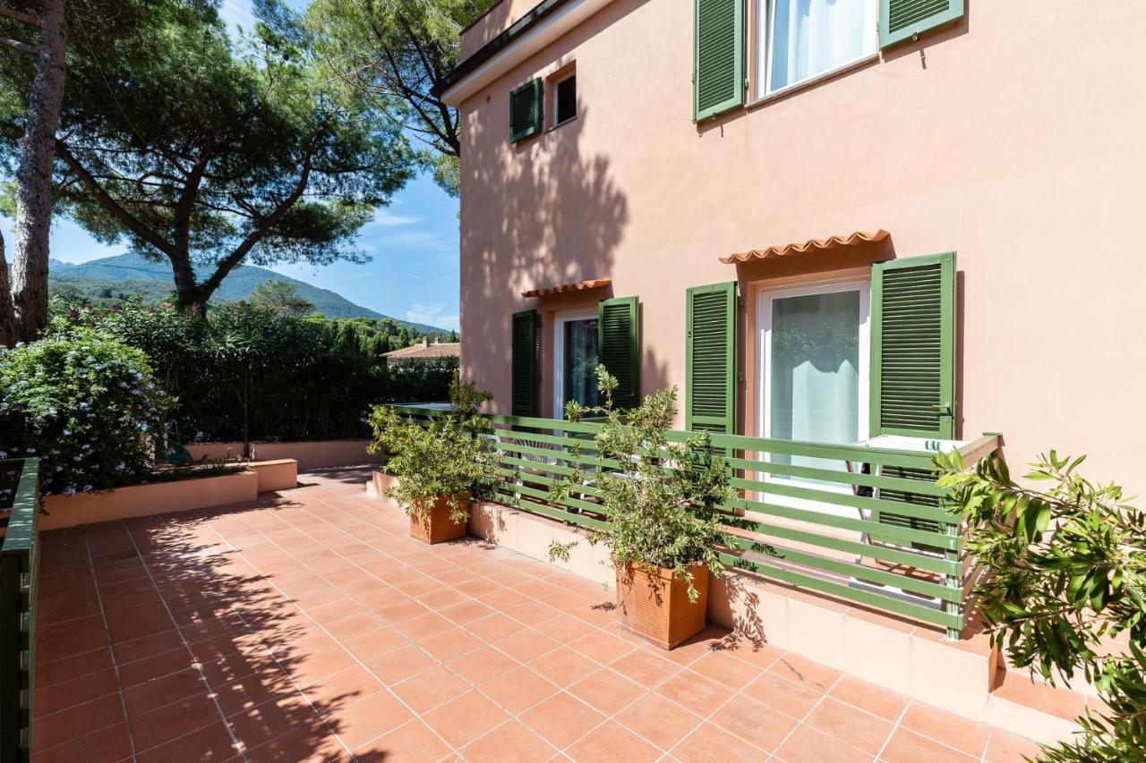 Hotel Delfino Procchio  Exterior photo
